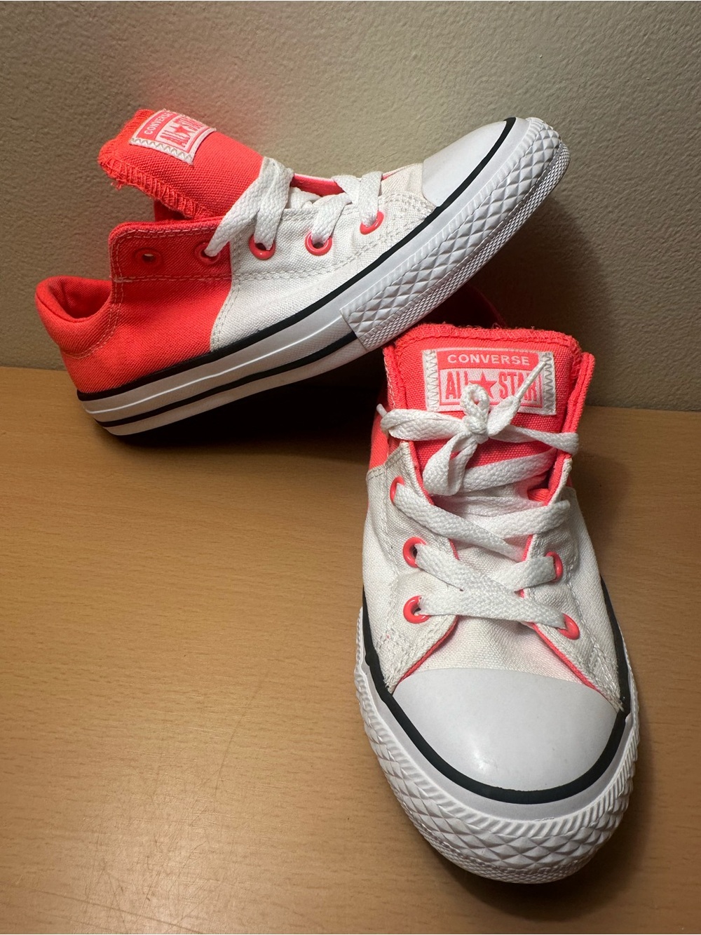 Converse Girls’ CTAS Madison OX White/Hot Punch/Black Shoes Size 2 658106F